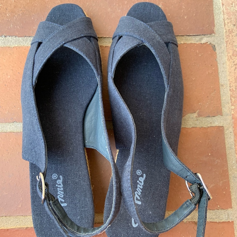 NWT Annie Black Canvas Slingback Wedge Heeled Shoes